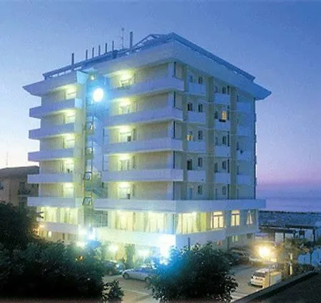 皇家海滩酒店 里米尼